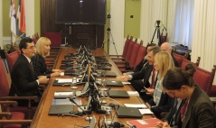 29. октобар 2014. Потпредседник Народне скупштине Верољуб Арсић у  разговору са послаником немачког Парламента и замеником председника Одбора за буџетска питања